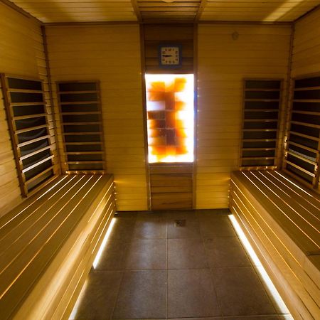 Wellness & Spa Hotel Certov エクステリア 写真