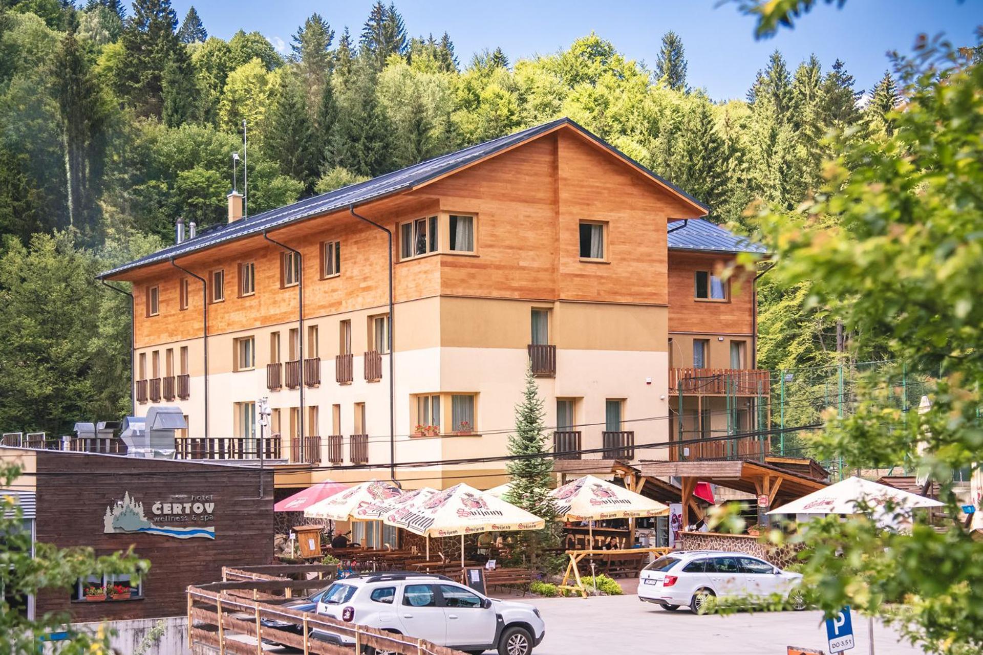 Wellness & Spa Hotel Certov エクステリア 写真