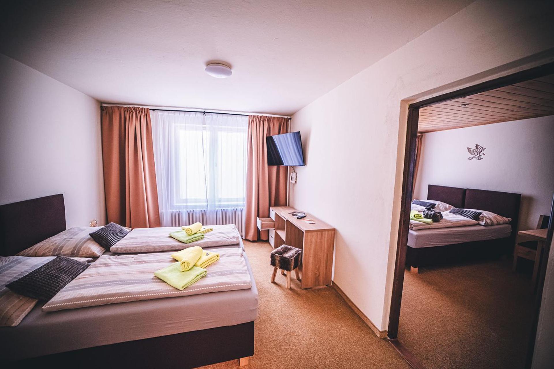 Wellness & Spa Hotel Certov エクステリア 写真